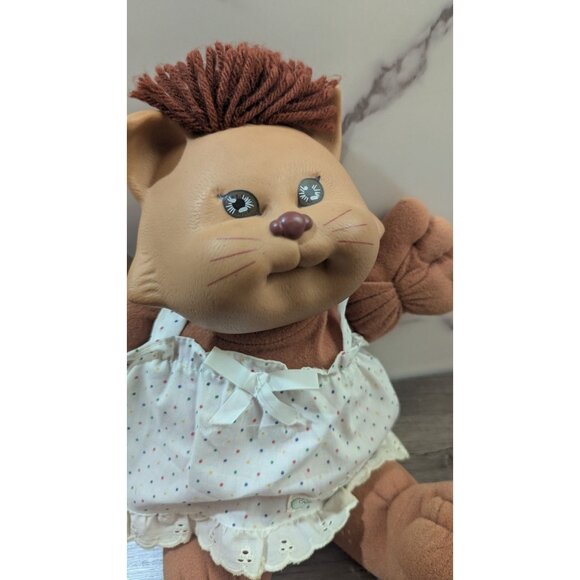 Cabbage Patch Kids Koosas 14" Plush Cat with Polka Dot Outfit 1983 Vintage Doll - Picture 3 of 10